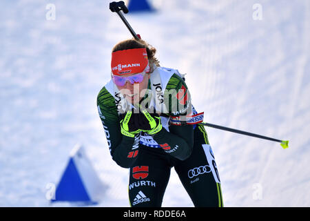 Ruhpolding, Deutschland. 17 Jan, 2019. Laura DAHLMEIER (GER), Aktion, single Bild, Single Cut Motiv, halb Bild, halb Abbildung. 7,5Km Sprint der Frauen, meine Damen am 17.01.2019. IBU Biathlon WM 2019 in Ruhpolding, Saison 2018/19 | Verwendung der weltweiten Kredit: dpa/Alamy leben Nachrichten Stockfoto