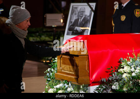 Danzig, Polen 17. Januar 2019. Ein Sarg mit dem Bürgermeister von Danzig, Paweł Ottar. Bewohner sagen Auf Wiedersehen. Credit: Slawomir Kowalewski/Alamy leben Nachrichten Stockfoto