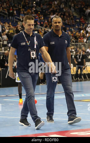 Berlin, Deutschland. 17. Januar, 2019. Trainer Didier Dinart und Guillaume Gille (Frankreich) während der IHF Männer Wm 2019: Gruppe A handball Match zwischen Frankreich und Russland am 17. Januar 2019 in der Mercedes-Benz Arena in Berlin, Deutschland - Foto Laurent Lairys/MAXPPP Credit: Laurent Lairys/Agence Locevaphotos/Alamy leben Nachrichten Stockfoto