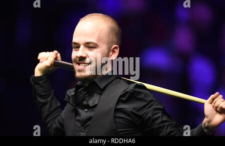 Alexandra Palace, London, Großbritannien. 17 Jan, 2019. Dafabet Masters Snooker, Viertelfinale; Luca Brecel gegen Ding Junhui, eine frustrierte Luca Brecel rues einen Fehler in der 11. und letzten Bild von seinem Viertel Finale gegen Ding Junhui Credit: Aktion plus Sport/Alamy leben Nachrichten Stockfoto