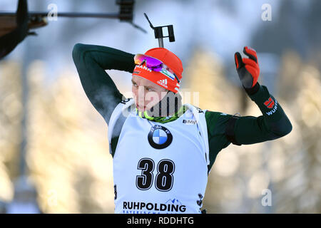 Ruhpolding, Deutschland. 17 Jan, 2019. Benedikt DOLL (GER), am Schießstand, Aktion, Einzelbild, einziges Motiv ausschneiden, halb Bild, halb Abbildung. 10 km Sprint der Männer, Männer am 17.01.2019. IBU Biathlon WM 2019 in Ruhpolding, Saison 2018/19 | Verwendung der weltweiten Kredit: dpa/Alamy leben Nachrichten Stockfoto