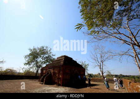 Pyay. 17 Jan, 2018. Foto auf Jan. 17, 2018 zeigt eine Szene des Sri Ksetra Welterbe in Pyay von Bago region, Myanmar. Als einer der alten Pyu Städte, Sri Ksetra ist in Pyay, Bago Region liegt. Es war, als das Weltkulturerbe von Myanmar im Jahr 2014 zusammen mit anderen zwei alte Pyu Städte - Halin und Bekthano aufgeführt. Credit: U Aung/Xinhua/Alamy leben Nachrichten Stockfoto