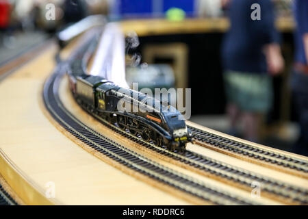 Eine Dampflok an der jährlichen London Model Engineering Ausstellung im Alexandra Palace zu sehen ist, nördlich von London. Über 50 Vereine und Gesellschaften sind, die volle Bandbreite der Modellierung von traditionellen Model Engineering, Dampflokomotiven und Zugmaschinen bis hin zu den moderneren Geräte einschließlich Lkw, Boote, Flugzeuge und Hubschrauber mit fast 2.000 Modelle, die von ihren Mitgliedern aufgebaut. Stockfoto
