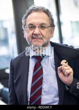 18 Januar 2019, Hessen, Frankfurt/Main: der Journalist Heribert Prantl Teil nimmt an einer Veranstaltung der IG Metall. Prantl Köpfe der Stellungnahme Abteilung der Süddeutschen Zeitung in München. Er ist Mitglied im Editorial Board seit Januar 2011. Foto: Frank Rumpenhorst/dpa Stockfoto