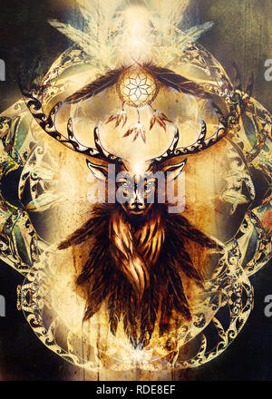 Heilige Zierpflanzen Rotwild Geist mit Dream Catcher Symbol und Federn Stockfoto