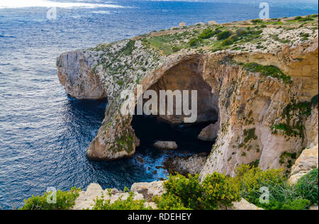 Blaue Grotte, Malta. Natürlichen Steinbogen und Höhlen. Phantastischen Meerblick auf die Insel Malta. Stockfoto