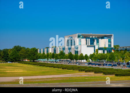 Berlin, Berlin/Deutschland - 2018/07/31: Panorama des modernen deutschen Kanzleramt - Bundeskanzieramt - Hauptniederlassung von Bundeskanzler Stockfoto