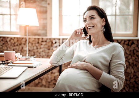 Freudige positive Frau gute Laune Stockfoto