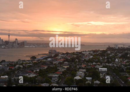 Blick auf die Stadt Auckland suchen von North Point, Devonport Stockfoto