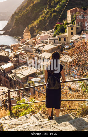 Sommertag in Vernazza, Cinque Terre, Ligurien, Italien Stockfoto