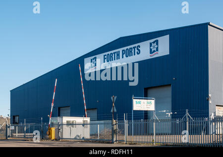 The Big Blue Shed, Forth Ports, das erste Filmstudio Der Stage Studios werden soll, Leith Docks, Edinburgh, Schottland, Großbritannien Stockfoto