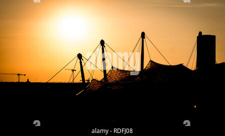 Olympiastadion München Sonnenuntergang Silhouette Stockfoto