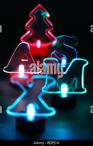 Beleuchtete Weihnachtsdekorationen, LED-Beleuchtung, Beschriftung 'WEIHNACHTEN' Stockfoto