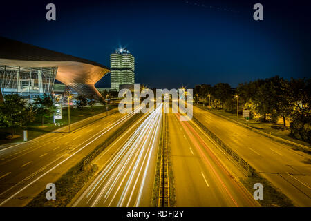 München Nacht lange Belichtung Stockfoto