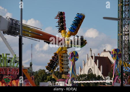 Rotierende Freude Fahrt auf dem Oktoberfest Stockfoto