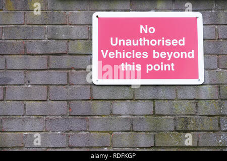 Keine Zufahrt für unbefugte Fahrzeuge jenseits dieser Stelle Zeichen Stockfoto