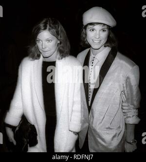 Jane Curtin und Susanne St. James in Studio 54 1977 Foto von Adam Schädel/PHOTOlink/MediaPunch Stockfoto