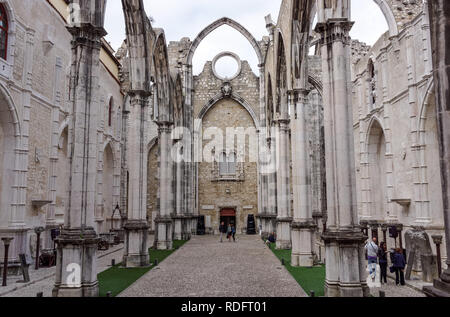 Das archäologische Museum im ehemaligen Carmo Kloster (Convento do Carmo) in Lissabon, Portugal Stockfoto