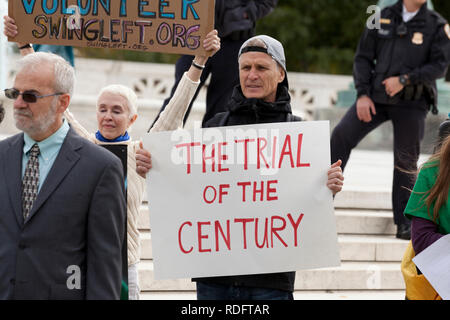 September 10th, 2018, Washington DC: Demonstranten Kundgebung vor dem US Supreme Court Gebäude zur Unterstützung der "Lasst die Jugend gehört"-Bewegung. Stockfoto