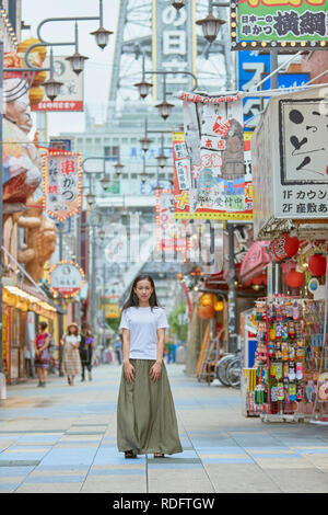 Junge japanische Frau in Osaka Stockfoto