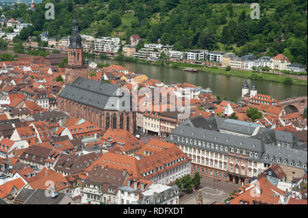 08.06.2017, Heidelberg, Deutschland, Europa - Blick vom Heidelberger Schloss der die Altstadt und das Neckartal. Stockfoto