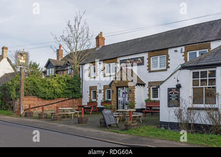 Die Rose und Krone, eine Dorfkneipe in Hartwell, Northamptonshire, Großbritannien Stockfoto