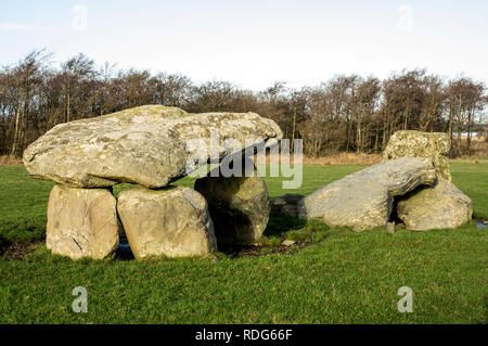 Die Überreste dieser Kammer reichen zurück bis in die Jungsteinzeit. Stockfoto