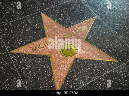 Los Angeles, Kalifornien, USA - Juni 09, 2011: Name des Pop Star Michael Jackson auf dem Hollywood Walk of Fame. Jacksons Stern, im Jahr 1984 eingestellt.