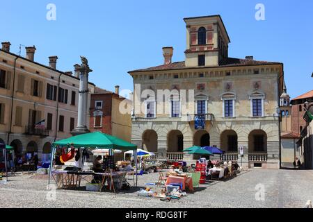 Marktplatz vor dem Palazzo Ducale, Palazzo Ducale, Sabbioneta, Weltkulturerbe der UNESCO, Lombardei, Italien, Europa Stockfoto