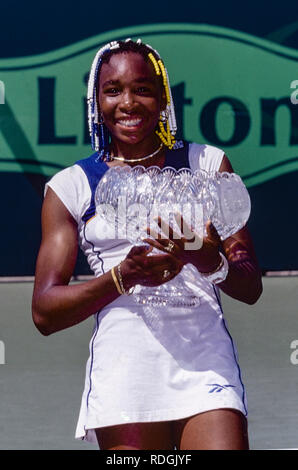 Venus Williams konkurrieren auf dem 1998 Lipton Tennis Meisterschaften Stockfoto