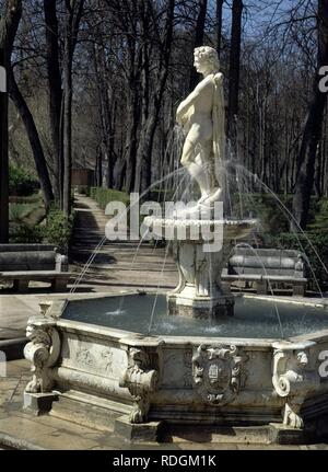 FUENTE DE APOLO - SIGLO XVII. Autor: NACCHERINO MIGUEL ANGEL. Lage: PALACIO REAL - JARDIN DE LA ISLA. ARANJUEZ. MADRID. Spanien. Stockfoto