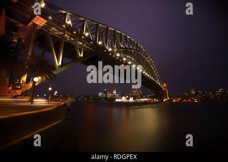 Die Sydney Harbour Bridge, Sydney, Australien in der Nacht Stockfoto