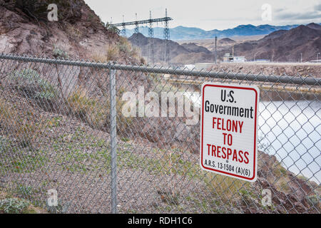 Davis Dam Wasserkraftwerk auf dem Colorado River in der Nähe von Laughlin, Nevada und Bullhead City, Arizona Stockfoto