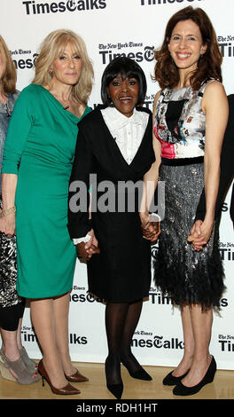 NEW YORK, NY - 03. Juni: Judith Licht, Cicely Tyson und Jessica Hecht besuchen TimesTalks präsentiert: Die führenden Frauen der Broadway in Zeiten Zentrum am 3. Juni 2013 in New York City. (Foto von Steve Mack/S.D. Mack Bilder) Stockfoto