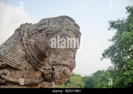 Einer der Wagen ziehen Pferde bei Konark. Es gibt sieben insgesamt. Stockfoto