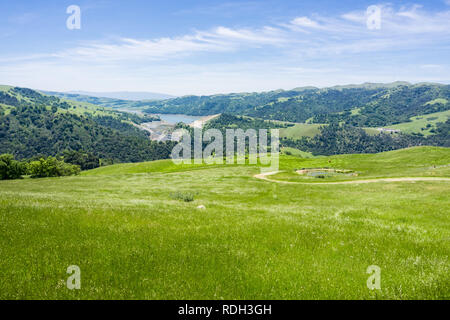 Blick Richtung Calaveras Reservoir, Sunol regionale Wildnis, San Francisco Bay Area, Kalifornien Stockfoto