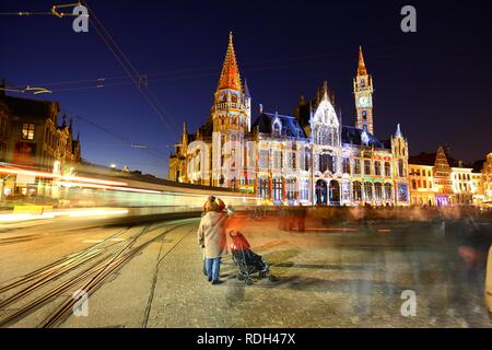 Verschieben von Projektionen auf die Post Plaza am Korenmarkt, Lights Festival, Gent, Ostflandern, Belgien, Europa Stockfoto