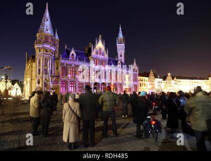 Verschieben von Projektionen auf die Post Plaza Gebäude am Korenmarkt, gent Light Festival, Ostflandern, Belgien, Europa Stockfoto