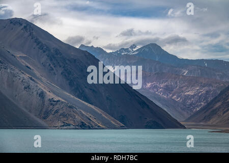 Quebrada El Jao Damm am Cajon del Maipo, Chile Stockfoto