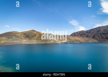 Quebrada El Jao Damm am Cajon del Maipo, Chile Stockfoto