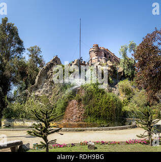 Viewpoint Turm und Brunnen von Valdivia Quadrat in Santa Lucia Hill - Santiago, Chile Stockfoto