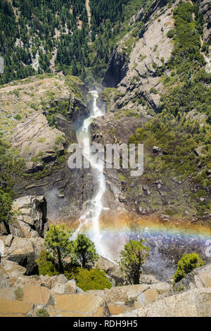 Blick aus dem oberen Rand des oberen Yosemite Falls, Yosemite National Park, Kalifornien Stockfoto