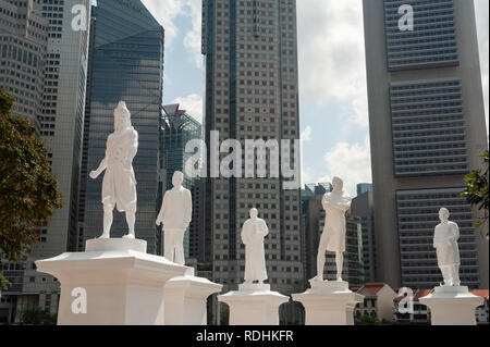 06.01.2019, Singapur, Republik Singapur, Asien - die Statue von Sir Stamford Raffles ist an der Landestelle entlang des Singapore River gesehen. Stockfoto