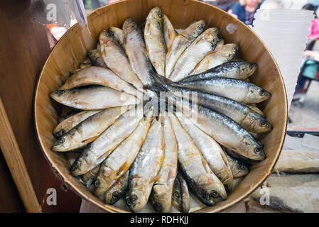 Gesalzene Heringe, Fische am Markt, Insel Mallorca, Spanien Stockfoto