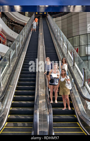 Rolltreppe in Stift 21, Thailand Shopping Mall, Pattaya, Thailand, Südostasien Stockfoto