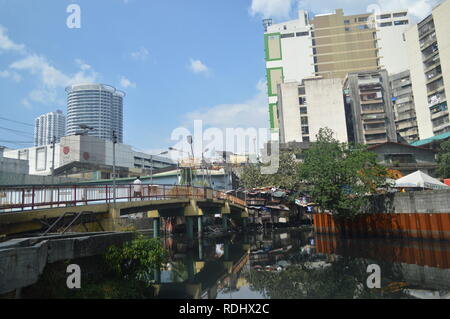 Landschaft Bild an einem sonnigen Nachmittag in den Vororten von Chinatown Binondo, Manila Stockfoto