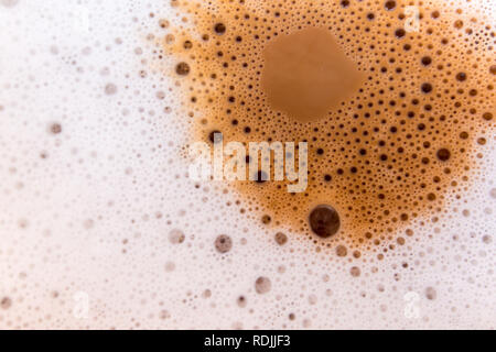 Oberflächentextur von heißer Milch, Kaffee und Soft Schaum, in der Nähe essen Hintergrund Stockfoto