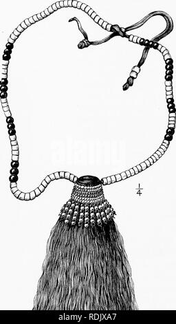 . Mensch und Tier in der östlichen Äthiopien: von Beobachtungen in British East Africa, Uganda und dem Sudan. Natural History; indigene Völker; Ethnologie. 142 östlichen ÄTHIOPIEN XII betritt ist unrein angesehen, und Lier Mann hat eine Ziege, die vor der Tür des Hauses, getötet wird. Â â ¢ â m'i>.'' V "Mkia" oder Schwanz ist Maile der Faser in der Regel aus einer Art der Aloe. Die anionc Karamajo der Schwanz ist mit ilecorateil Vjeads. (British Museum.) bevor es zu l> e gereinigt; das Fleisch wird zwischen dem Angreifer und der Besitzer des Hauses geteilt.. Pl Stockfoto