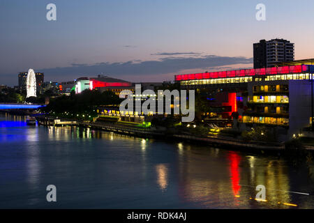 South Bank Kulturzentrum, in der Dämmerung, Brisbane, Queensland, Australien Stockfoto