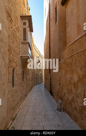 Gasse in die stille Stadt Mdina, Malta Stockfoto